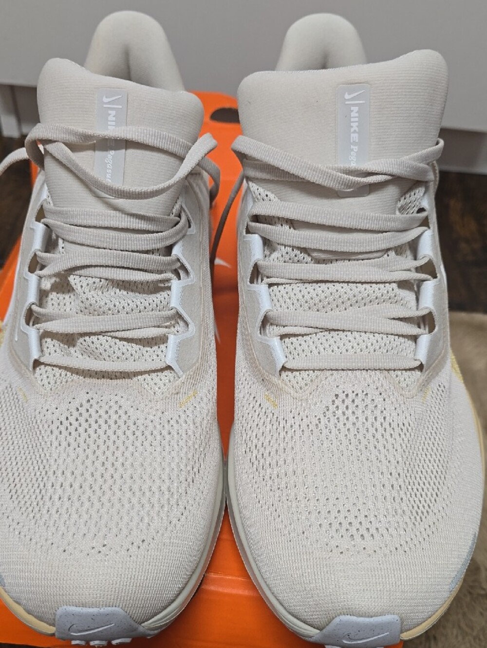 Nike Mens Running Shoes - Cream & Light Gray - Picture 8 of 8